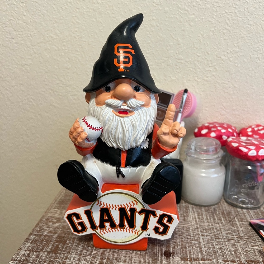 SF Giants statue
